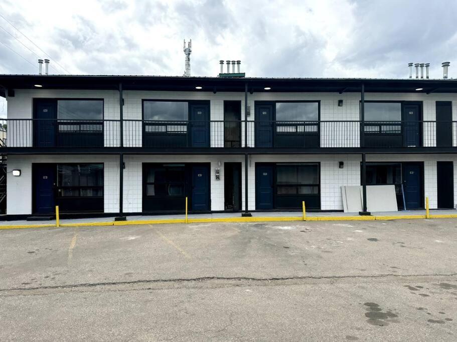 1 Bd With Kitchenette - 10 *