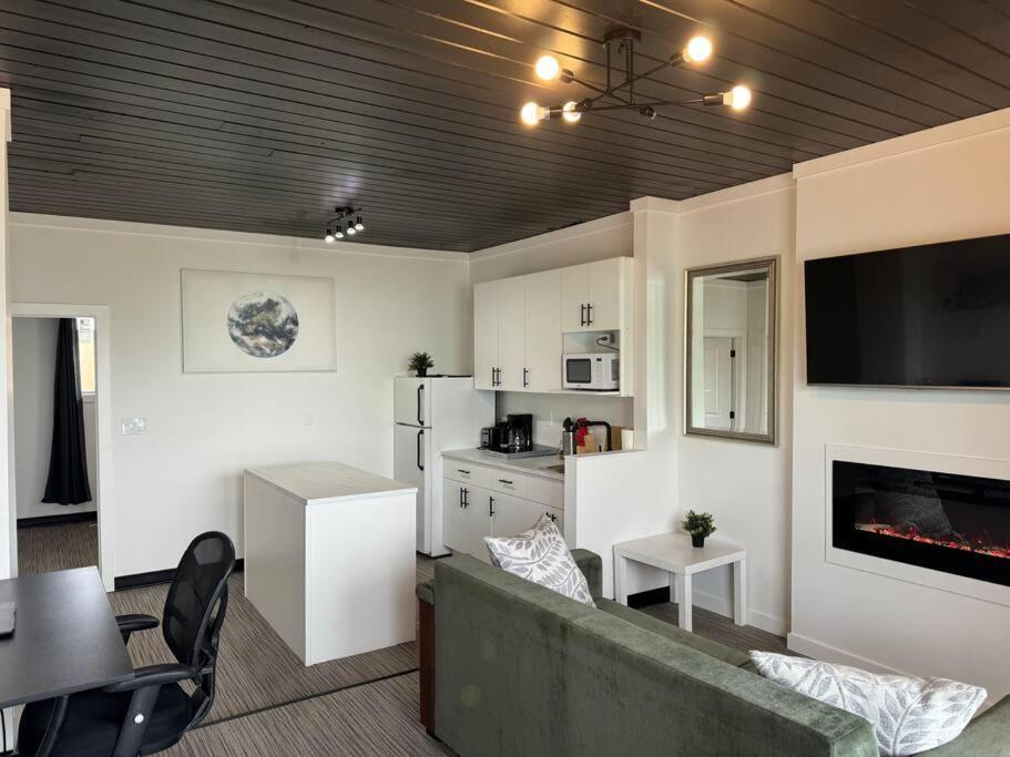 Apartment 1 Bd With Kitchenette - 10 Edmonton