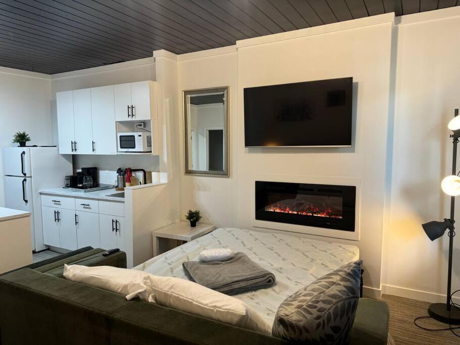 1 Bd With Kitchenette - 10