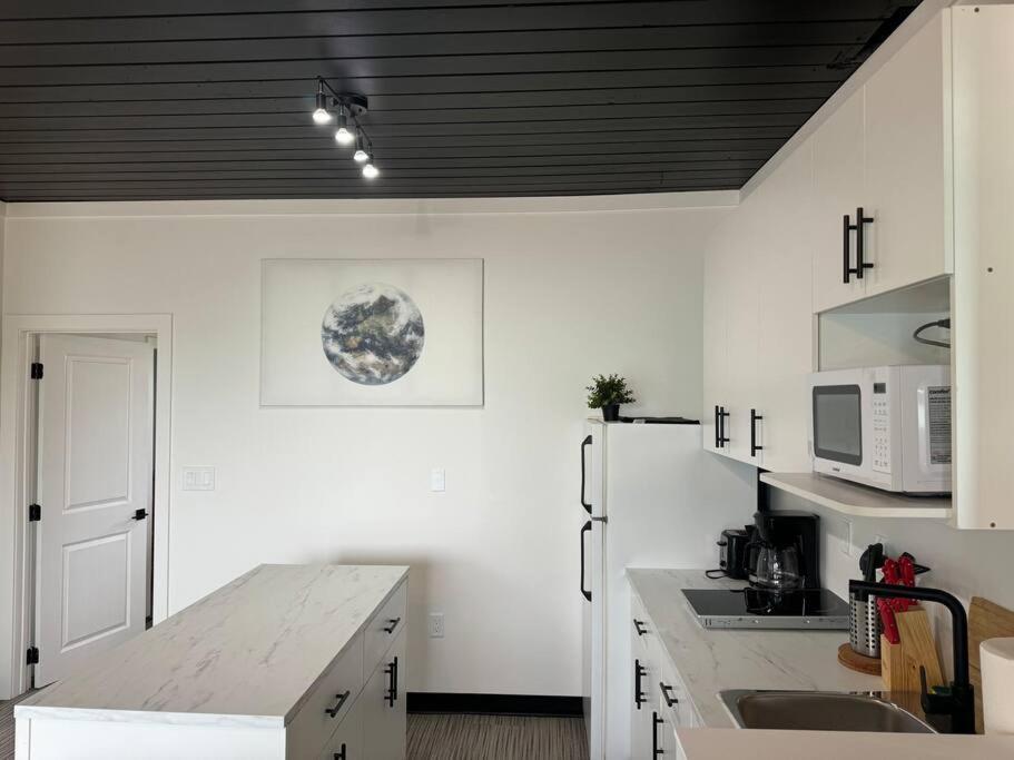 Apartment 1 Bd With Kitchenette - 10 *